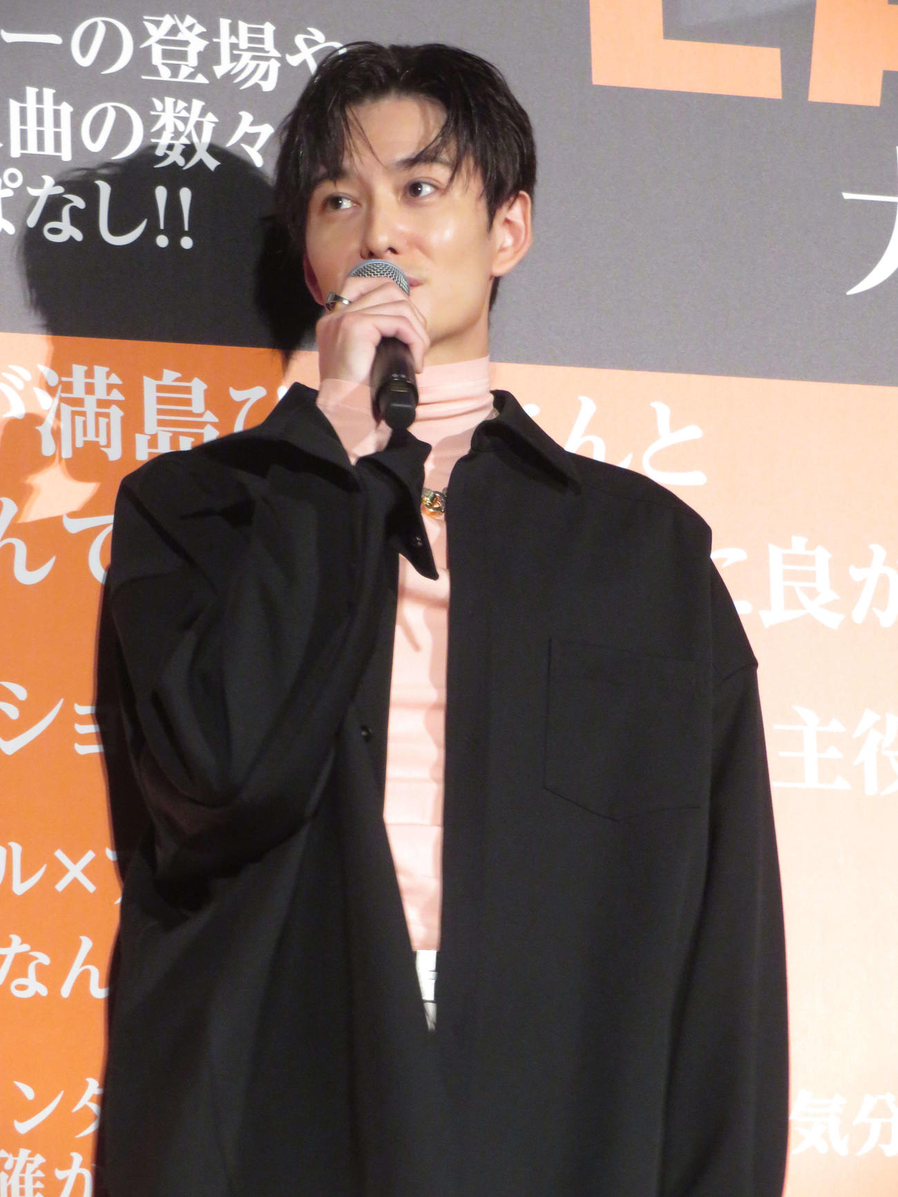 映画「ラストマイル」大ヒット御礼舞台あいさつに登壇した岡田将生