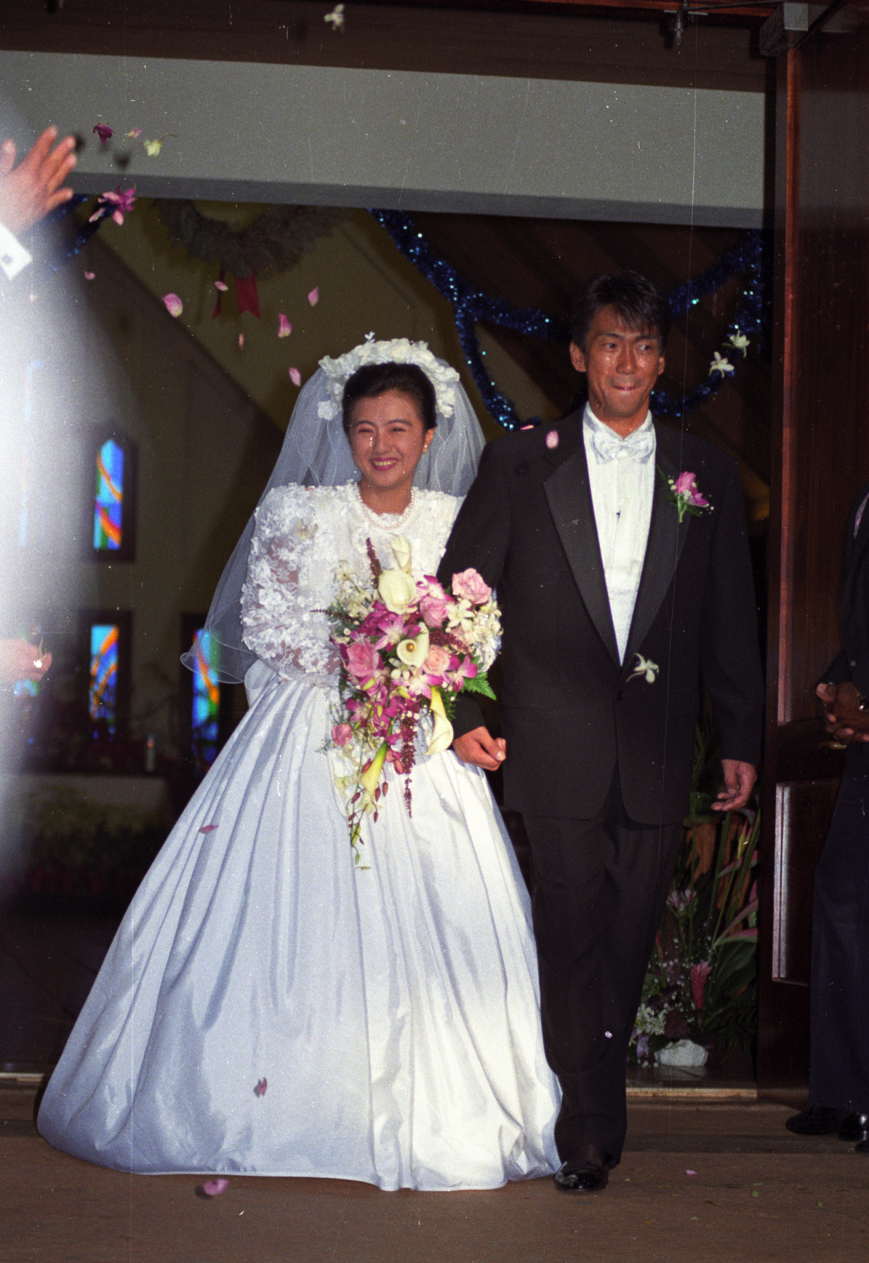 91年1月、結婚式を挙げた薬師丸ひろ子と玉置浩二