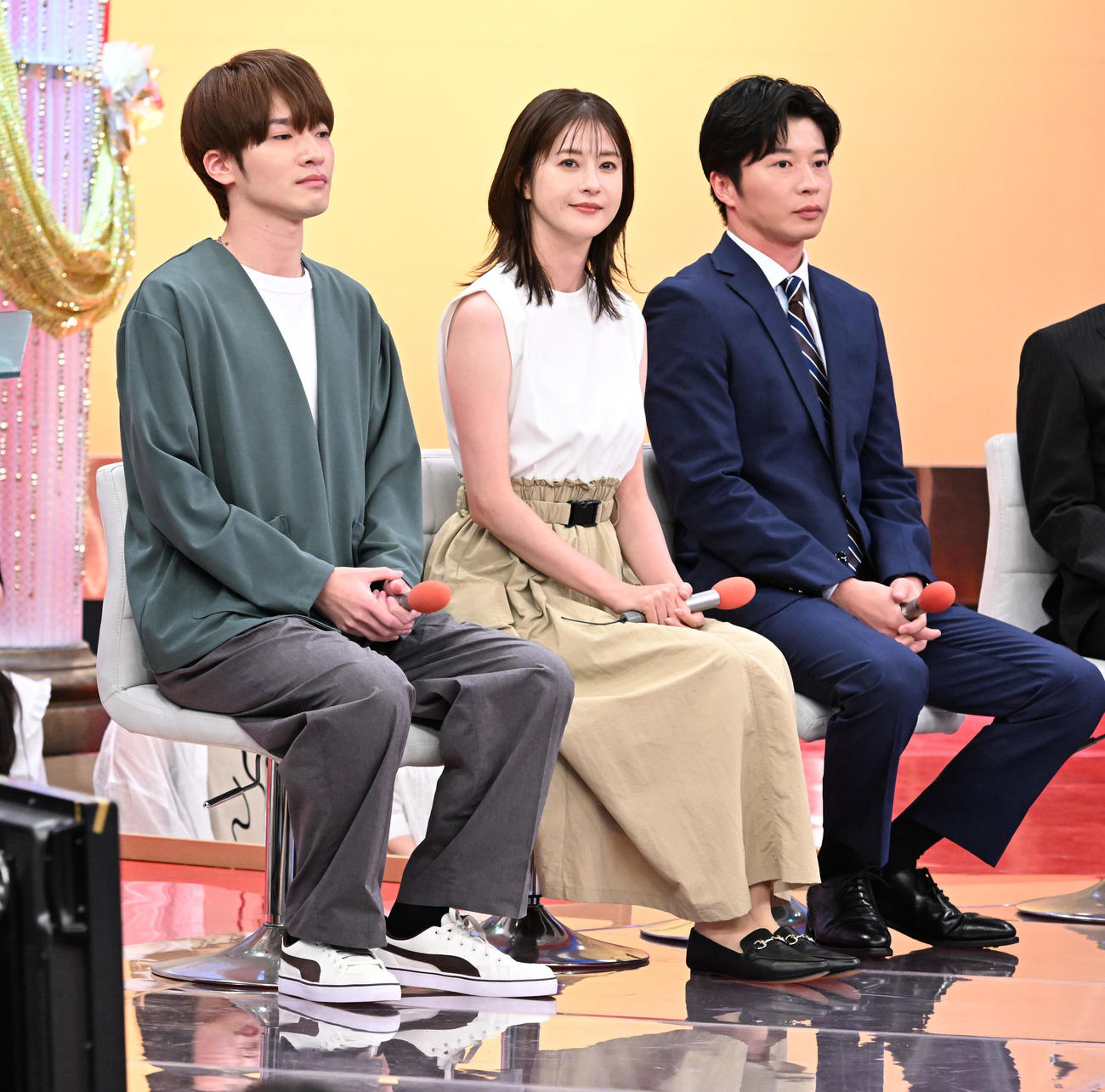 フジテレビの10月期ドラマ「わたしの宝物」に出演の左から深澤辰哉、松本若菜、田中圭（撮影・千葉一成）