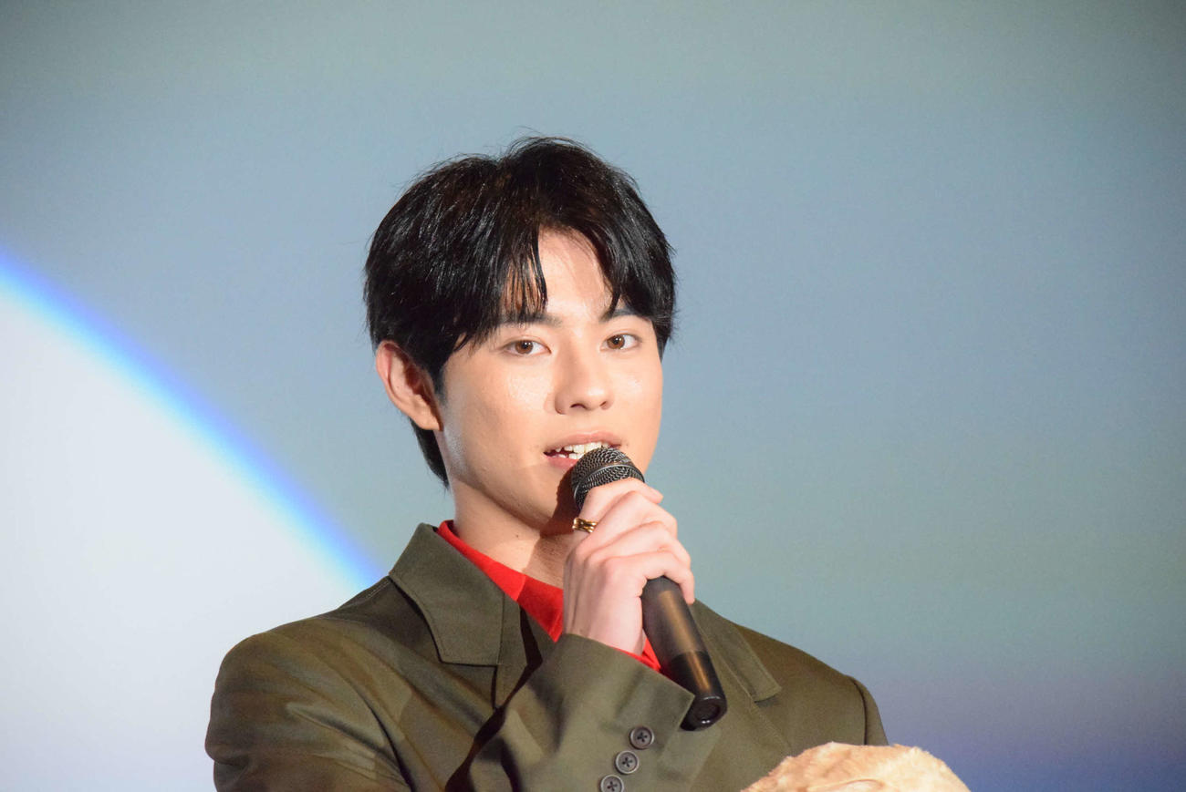 映画「ふれる。」の舞台あいさつ付き試写会に登壇した前田拳太郎（撮影・阪口孝志）