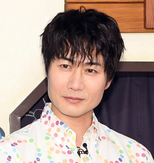 戸次重幸が車運転中にバイクに接触事故　所属事務所「本人の不注意による事故」と謝罪　