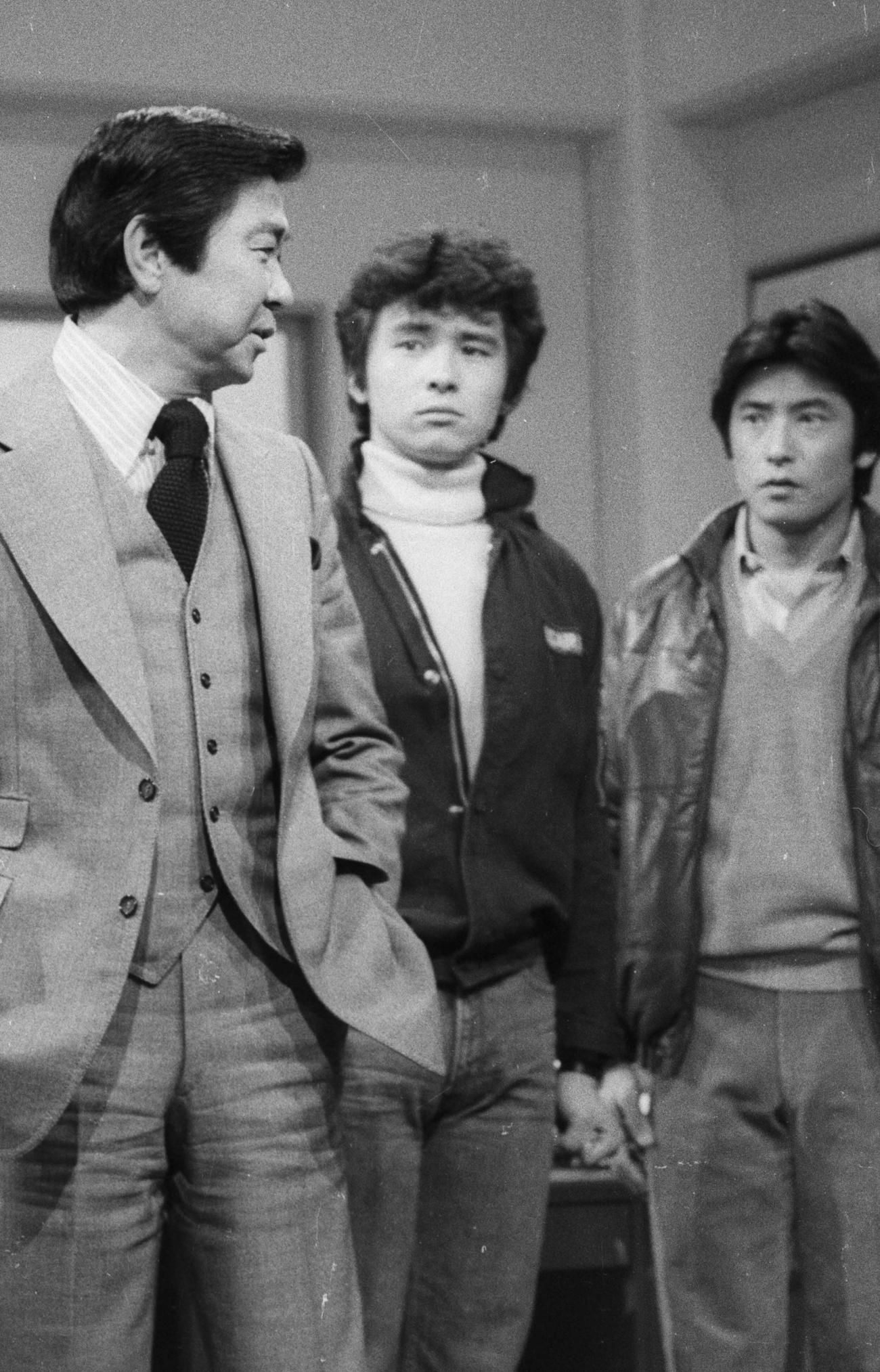 81年、ドラマ「太陽にほえろ！」の撮影に臨む神田正輝（右）
