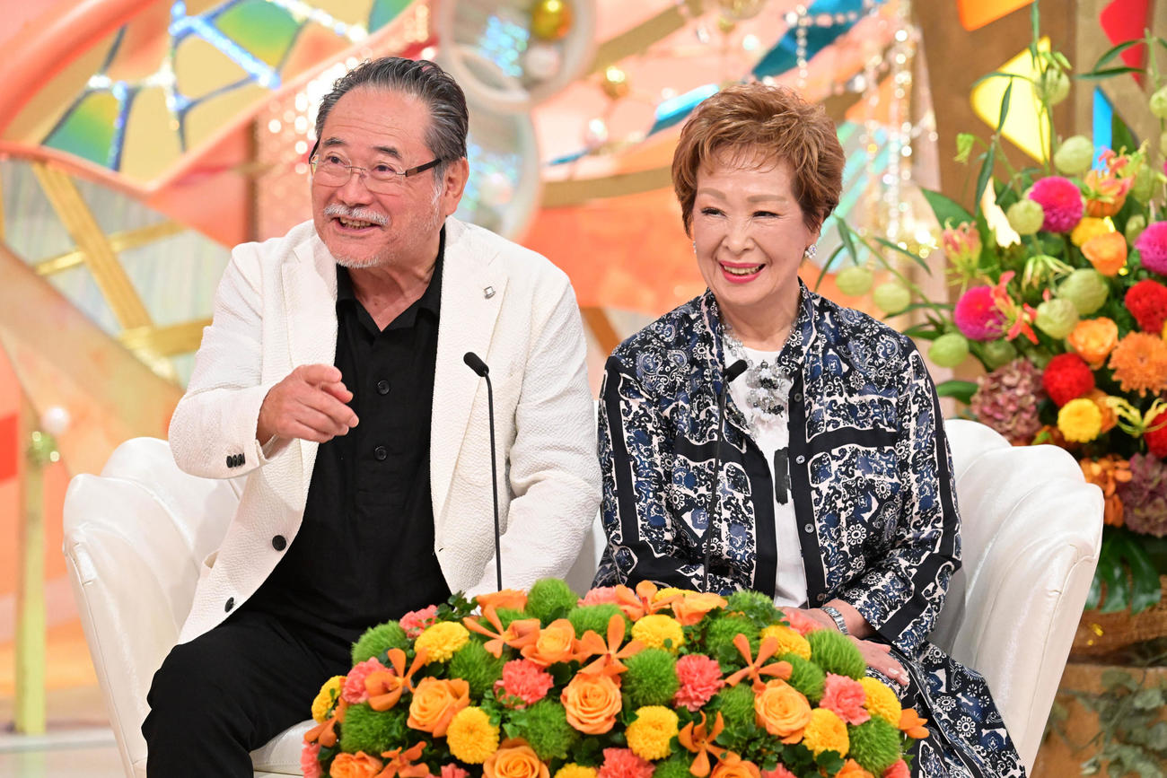 「新婚さんいらっしゃい！」に出演した前田吟（左）箱崎幸子夫妻