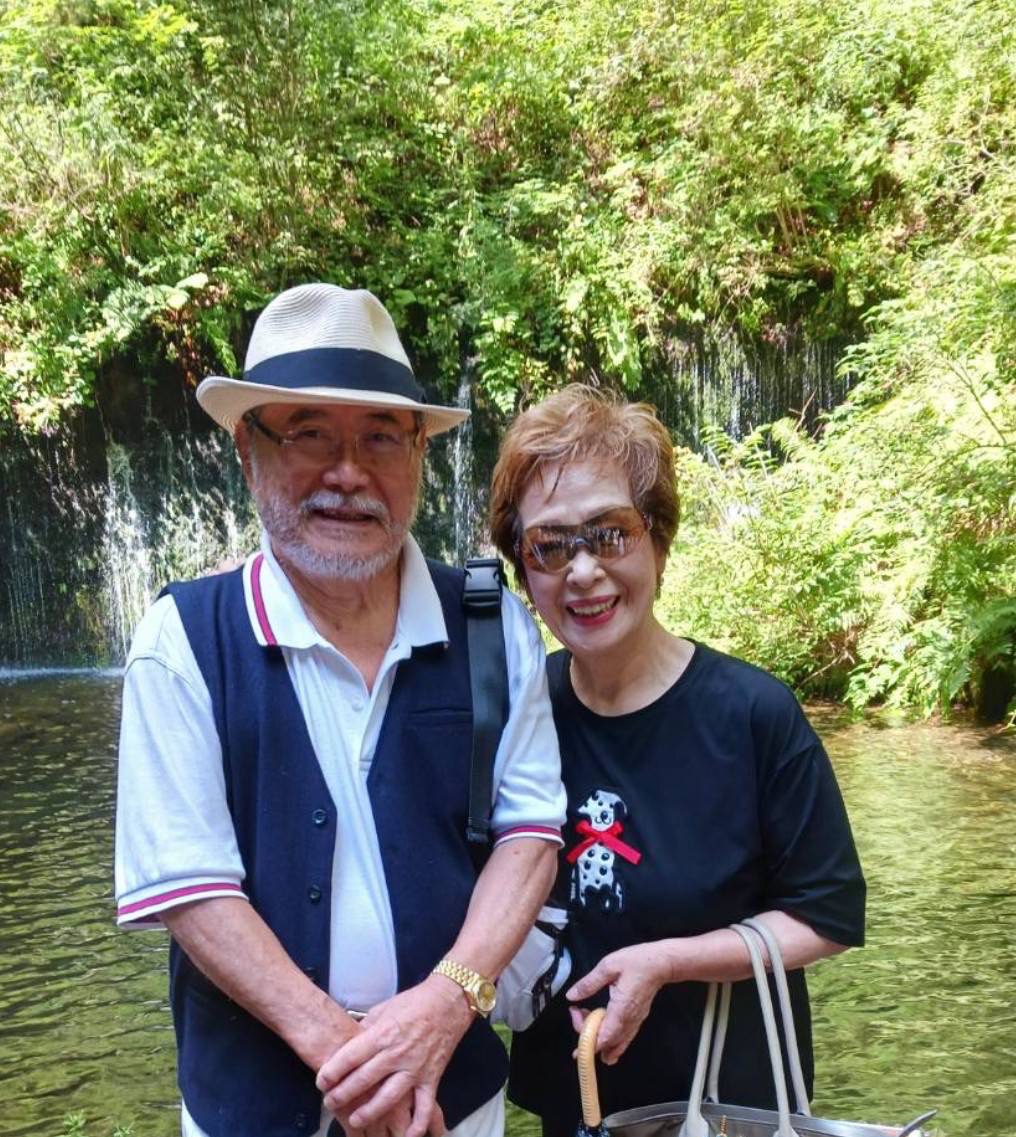 「新婚さんいらっしゃい！」に出演した前田吟（左）箱崎幸子夫妻
