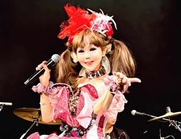 恵中瞳100曲リリース記念ワンマンライブ開催「100曲は通過点、次は200曲を目指す」