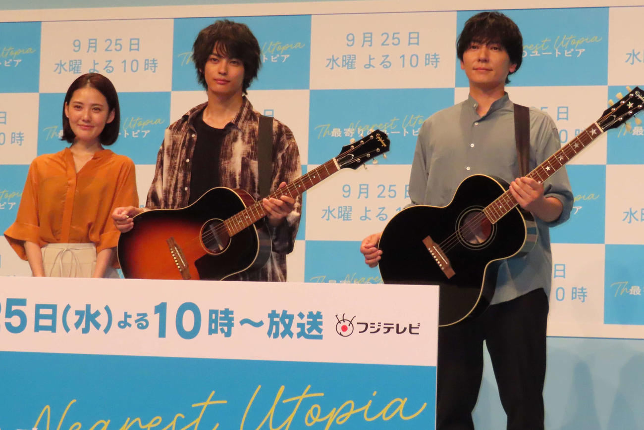 ドラマ「最寄りのユートピア」の制作発表会に出席した、左から北香那、神尾楓珠、flumpool山村隆太