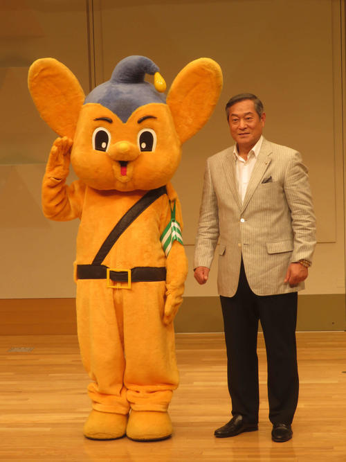 マツケンこと松平健が交通安全呼び掛ける「余裕を持って行動してほしい」