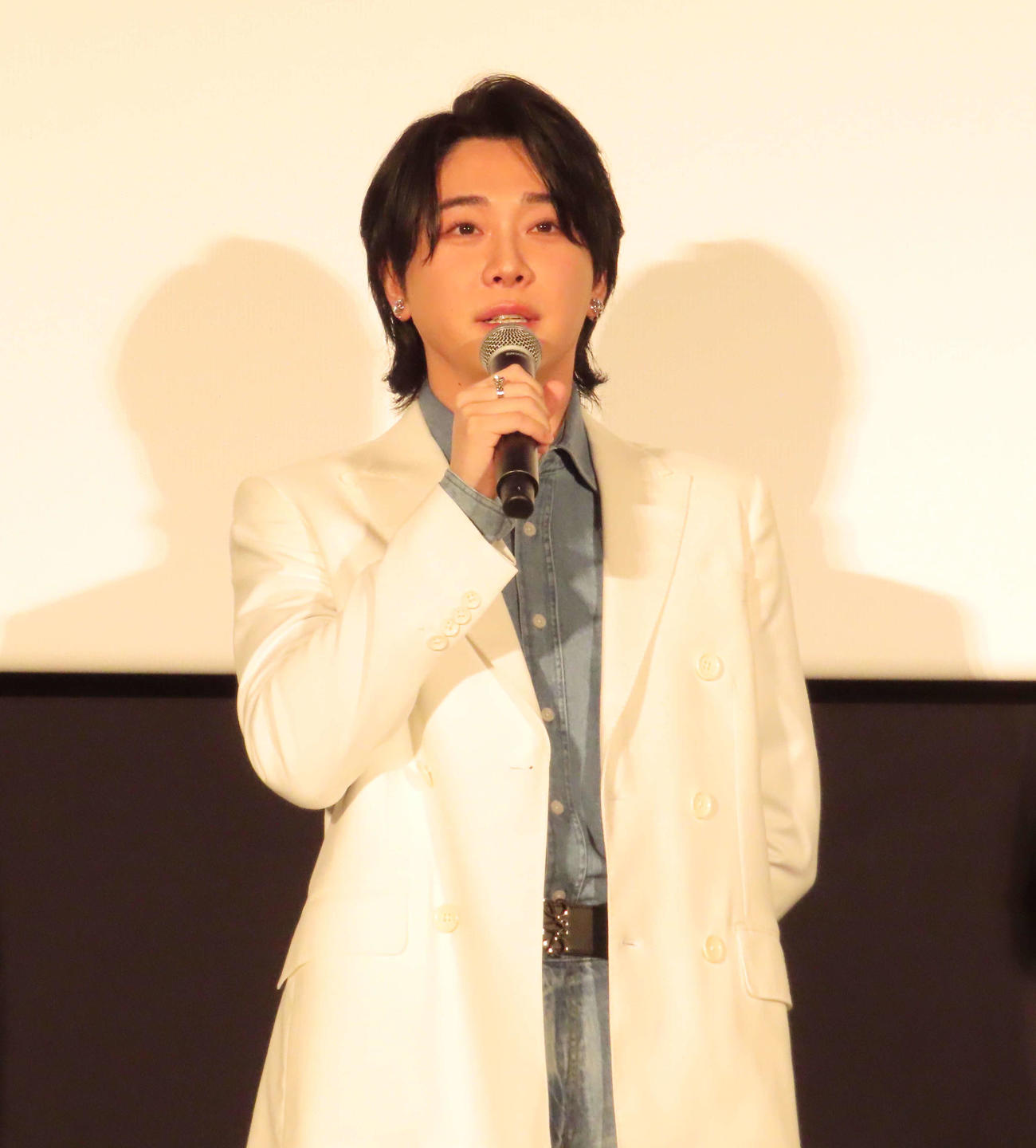 映画「Mrs.GREEN APPLE／／The White Lounge in CINEMA」大ヒット御礼舞台あいさつに出席したMrs.GREEN APPLE大森元貴