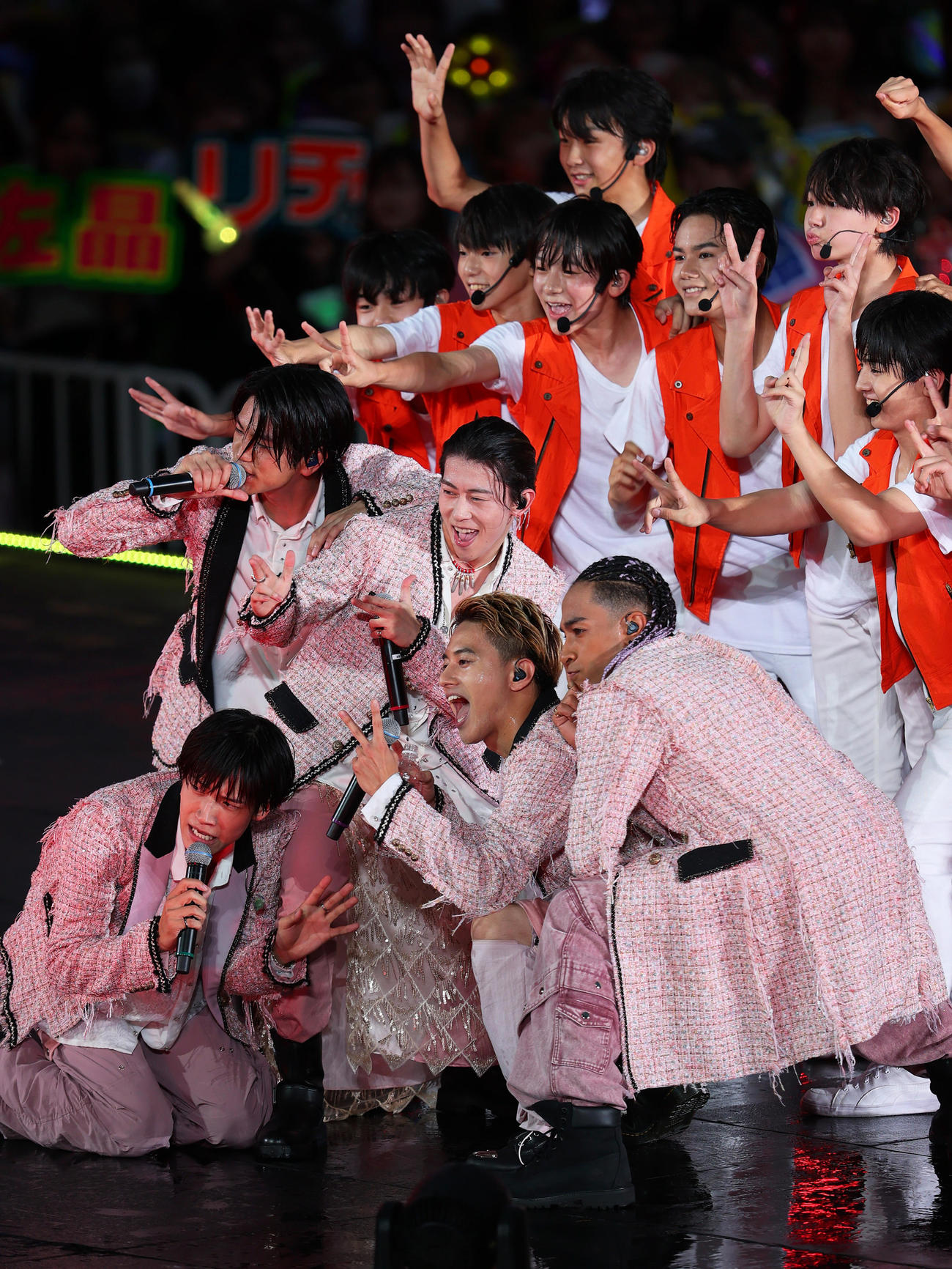 ライブを盛り上げるAぇ！group（撮影・上山淳一）