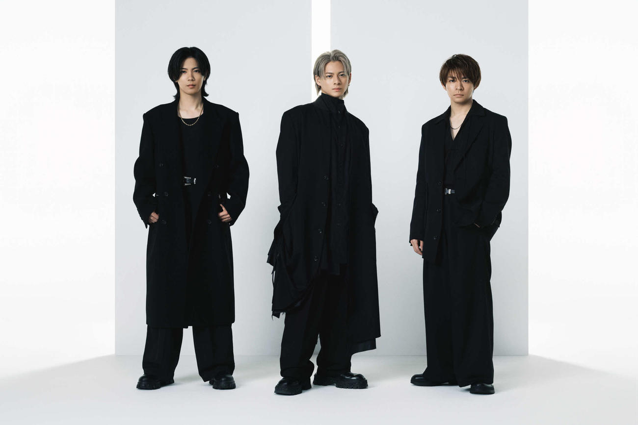 タワレコでのアルバムリリース記念「衣装＆パネル展」開催を発表したNumber＿iの、左から神宮寺勇太、平野紫耀、岸勇太