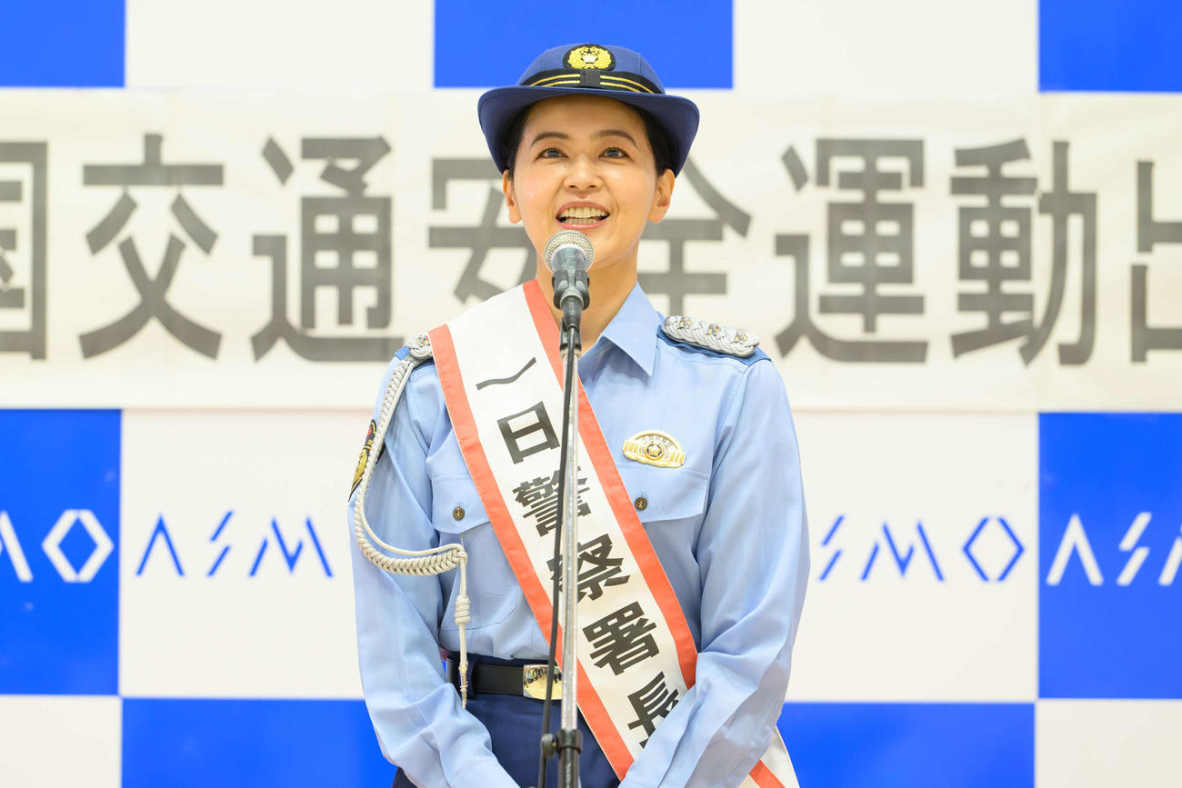 千葉県警茂原署の一日署長に就任した黒谷友香