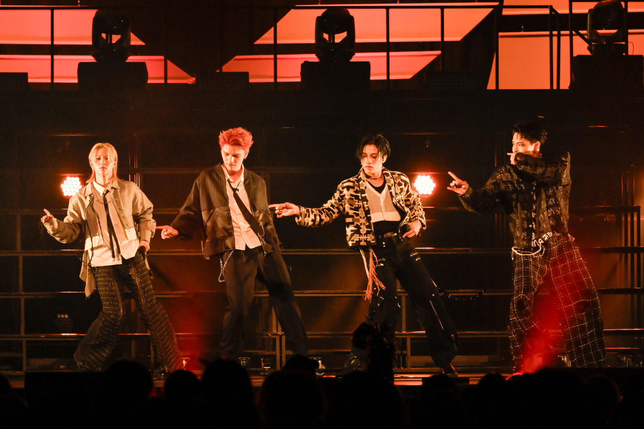 「NEO EXILE SPECIAL LIVE 2024」でパフォーマンスするWOLF HOWL HARMONY