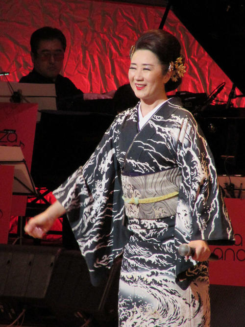 史上初「洞窟コンサート」現役看護師の歌手入山アキ子「念願」ふるさと山口県美祢市の秋芳洞