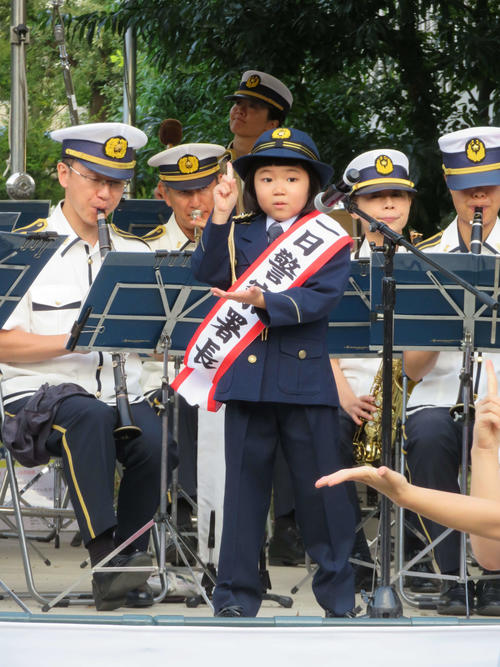 永尾柚乃「私はまだお酒は飲めないんですけど、たくさん飲むと体にアルコールが…」一日署長