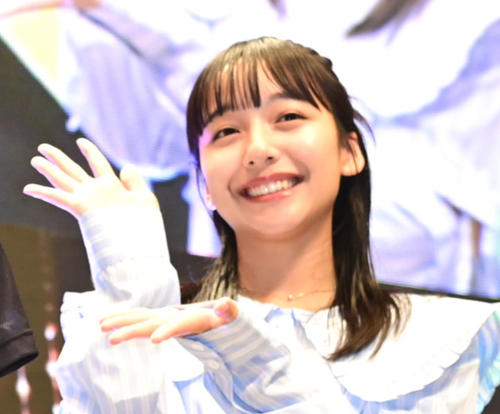山之内すず、あざとかわいい困り顔を公開　タイトなトップスにも注目集まる「大人っぽくていい」