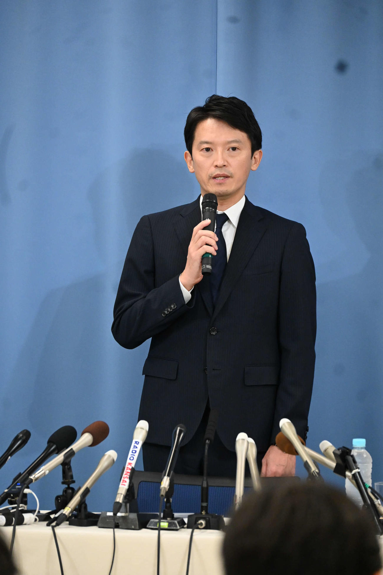 兵庫県庁で記者会見する斎藤元彦兵庫県知事（撮影・松浦隆司）