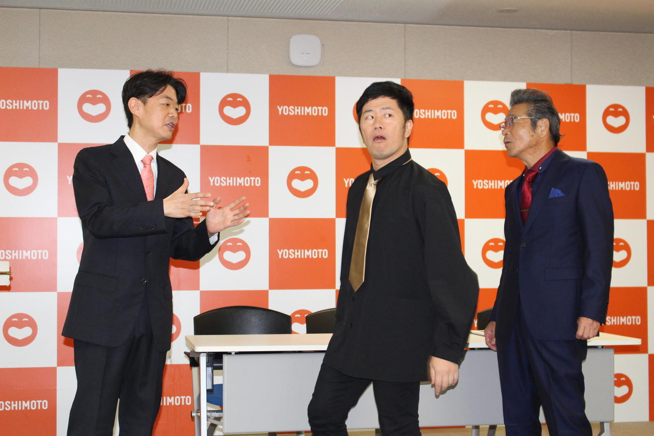 新喜劇総選挙が終わっても、遺恨は続く？　吉田裕（中）と清水けんじ（左）。右は間寛平GM