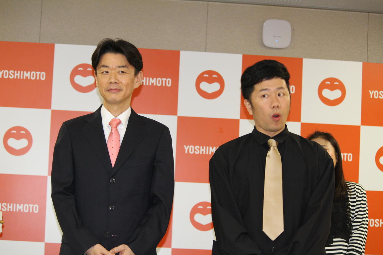 清水けんじ（左）は12月24日から座長公演を行い、吉田裕は座員として参加することに