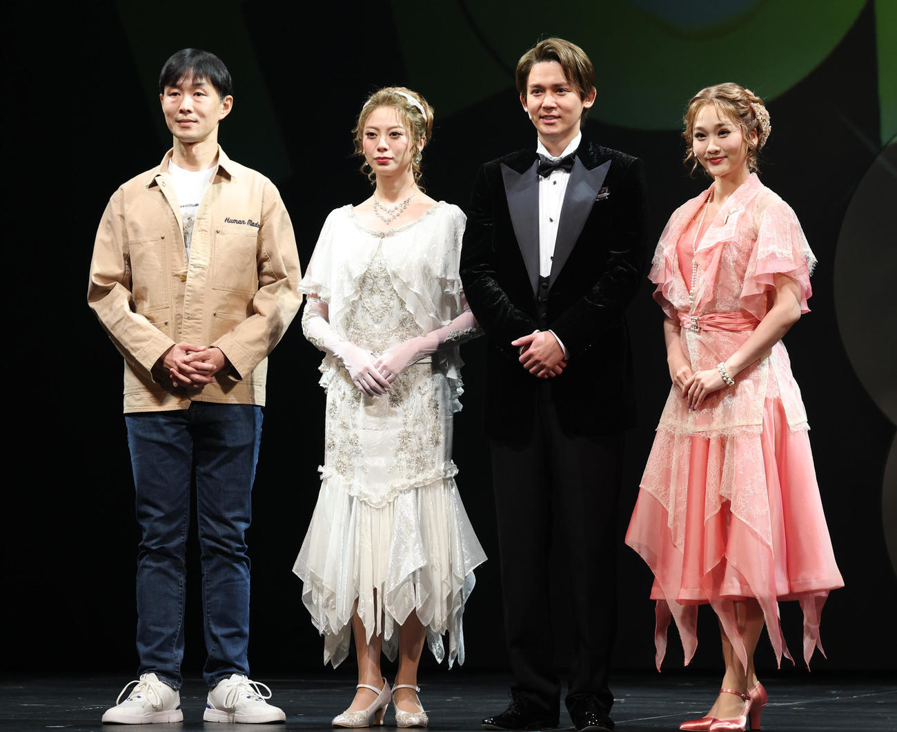 ミュージカル「DEATH TAKES A HOLIDAY」の会見を行う、左から生田大和氏、山下リオ、小瀧望、美園さくら（撮影・中島郁夫）