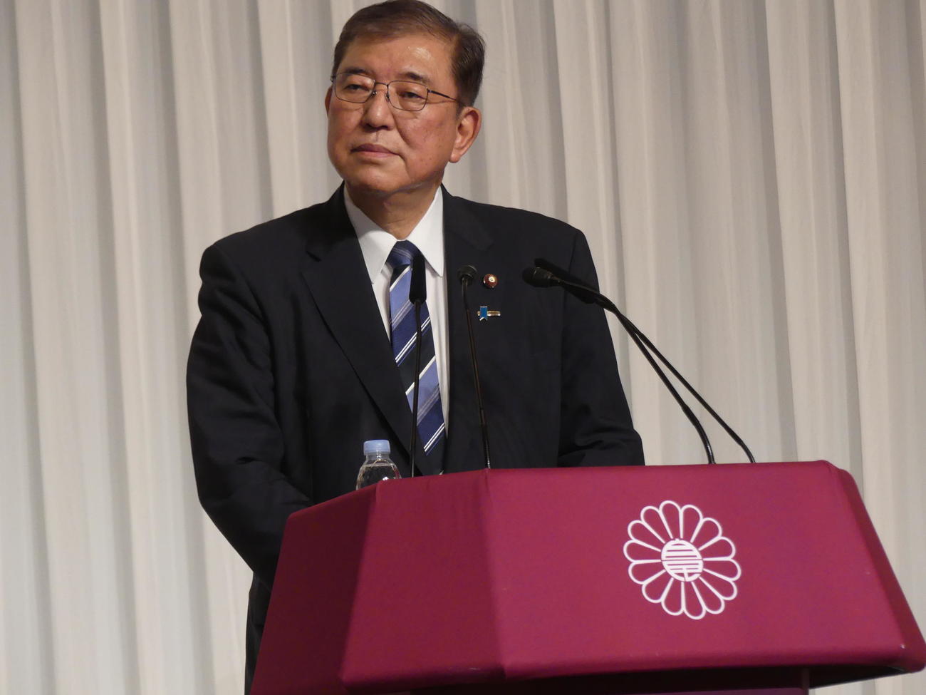 自民党総裁選で勝利し、初の記者会見に臨む石破茂新総裁（撮影・中山知子）