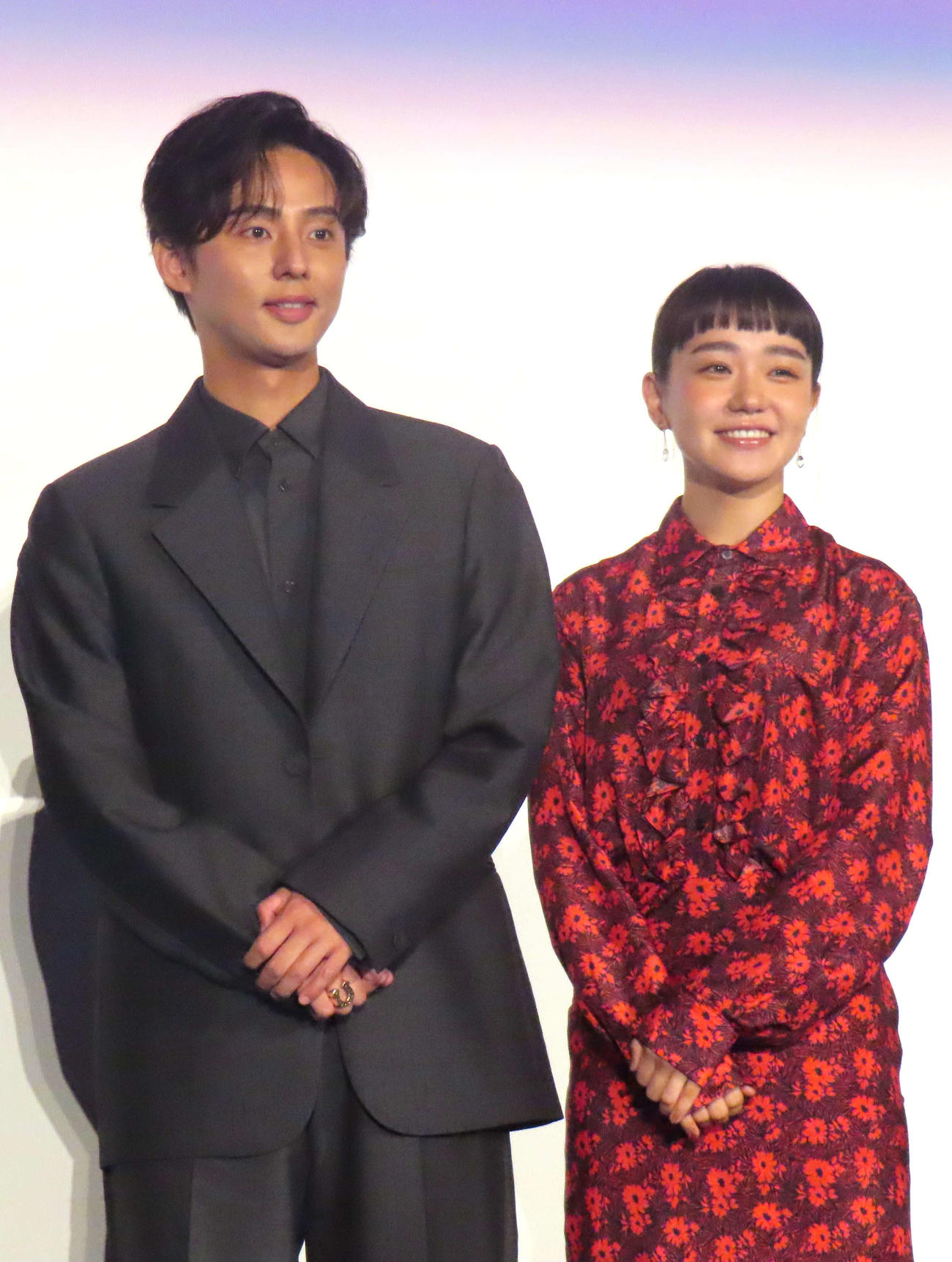 映画「傲慢と善良」公開記念舞台あいさつに登壇したKis－My－Ft2藤ケ谷太輔（左）と奈緒