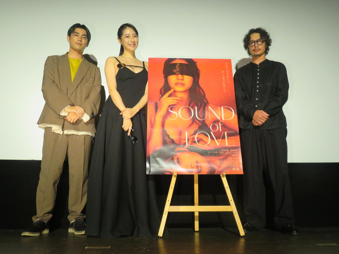 映画「SOUND of LOVE」の舞台あいさつに出席した、左から樫尾篤紀、染谷有香、和田聡宏