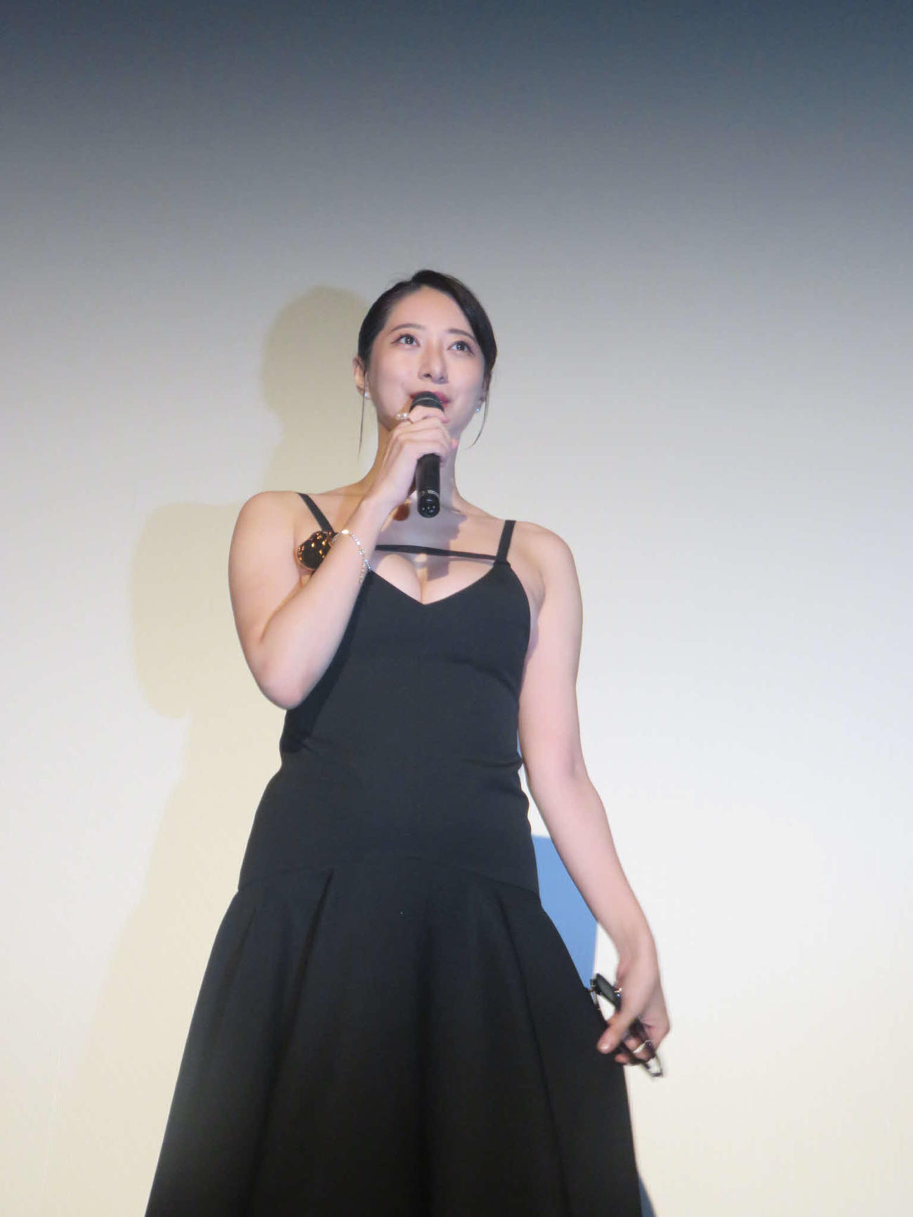 映画「SOUND of LOVE」の舞台あいさつに出席した染谷有香