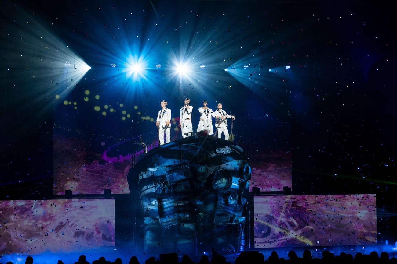「A．B．C－Z Concert Tour 2024 F．O．R」より左から塚田僚一、橋本良亮、戸塚祥太、五関晃一（撮影・池上夢貢）