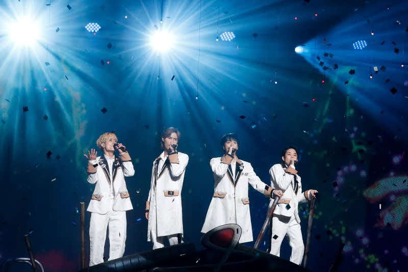 「A．B．C－Z Concert Tour 2024 F．O．R」より左から塚田僚一、橋本良亮、戸塚祥太、五関晃一（撮影・池上夢貢）