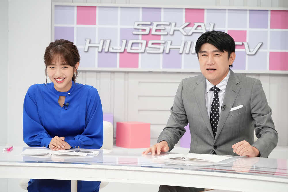 「世界ヒジョーシキTV」に出演する左から藤本万梨乃アナ、藤井貴彦アナウンサー（C）フジテレビ
