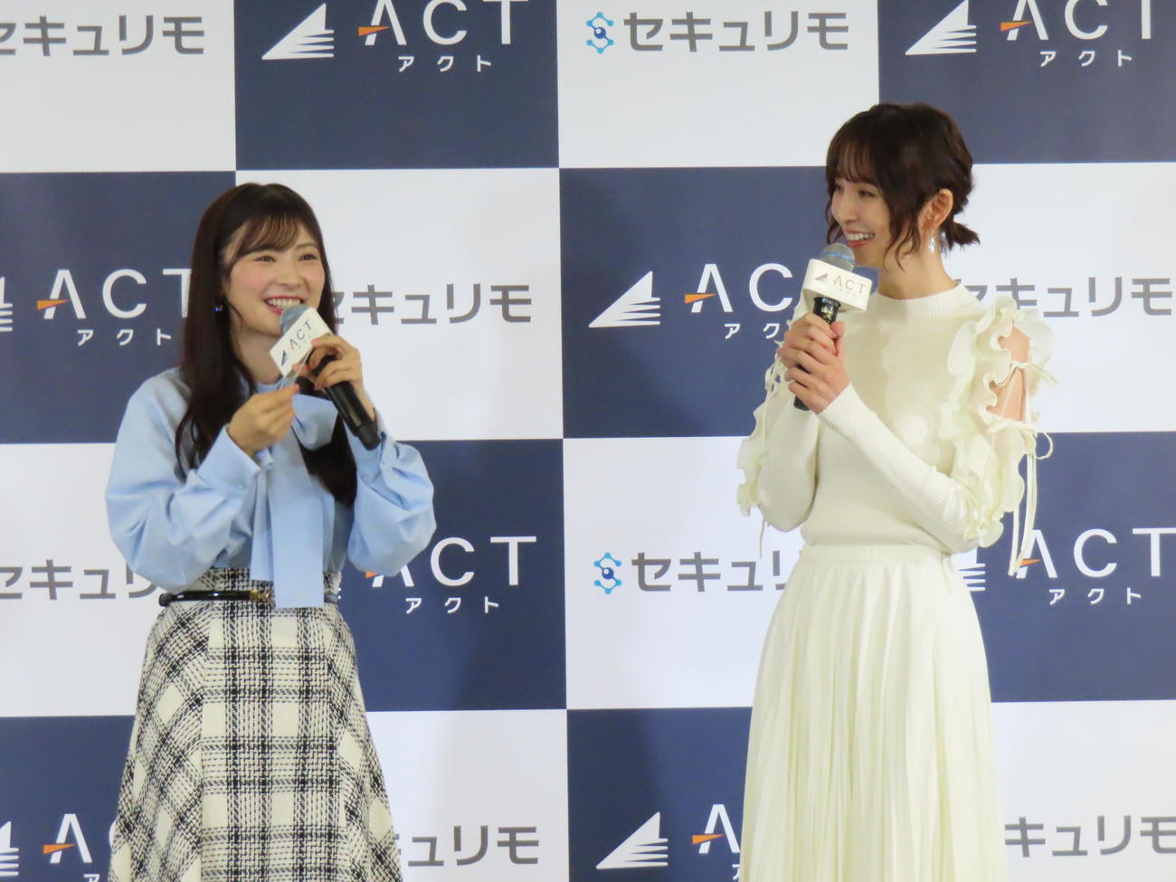 アクトの広報に就任した武藤十夢（左）とゲストとして登壇した篠田麻里子