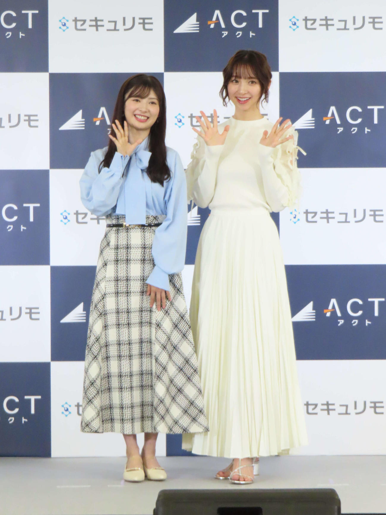 アクトの広報に就任した武藤十夢（左）とゲストとして登壇した篠田麻里子