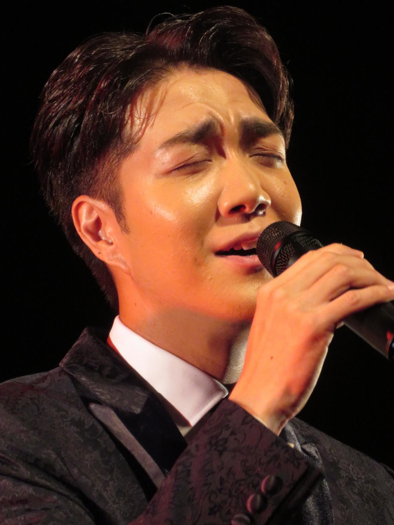 北とぴあでコンサート「演歌・歌謡曲ツアー」の東京公演を行った中澤卓也