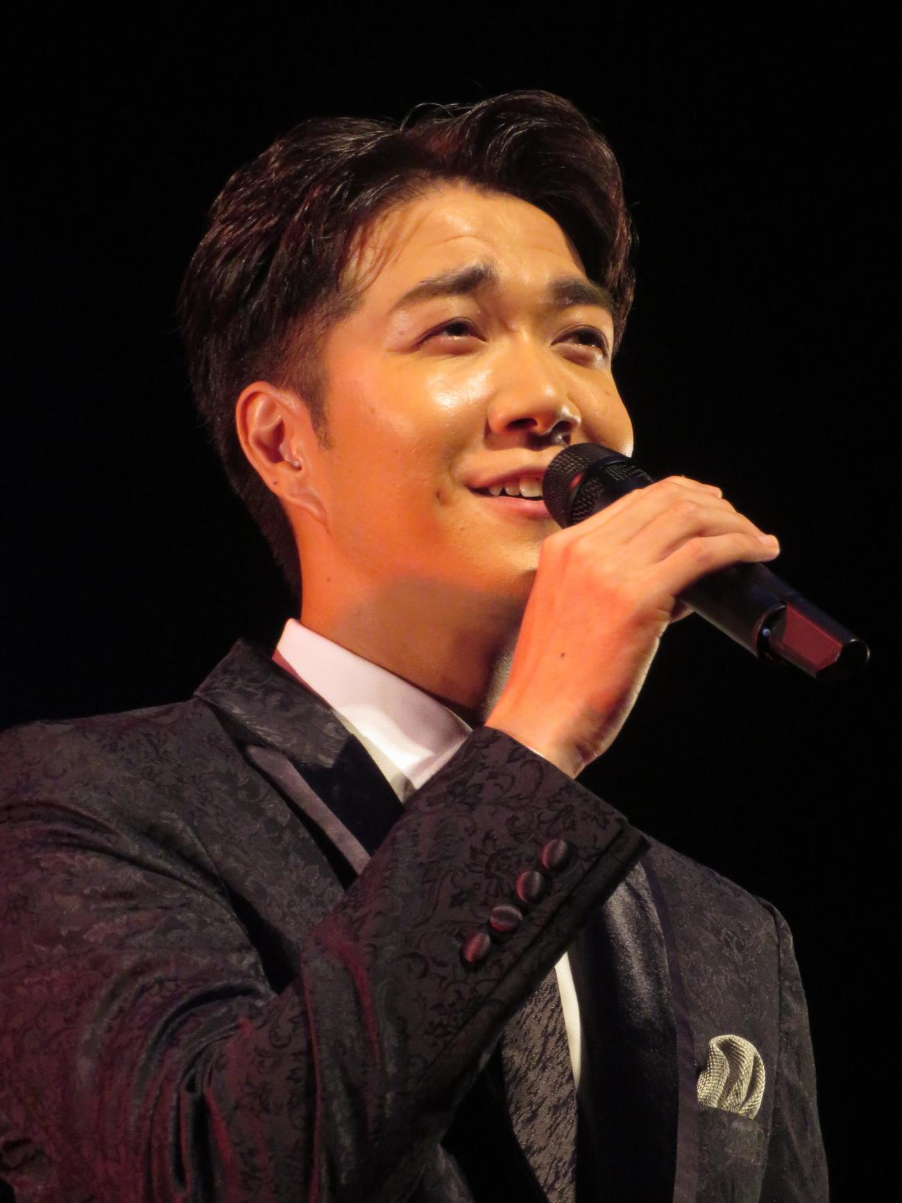 北とぴあでコンサート「演歌・歌謡曲ツアー」の東京公演を行った中澤卓也