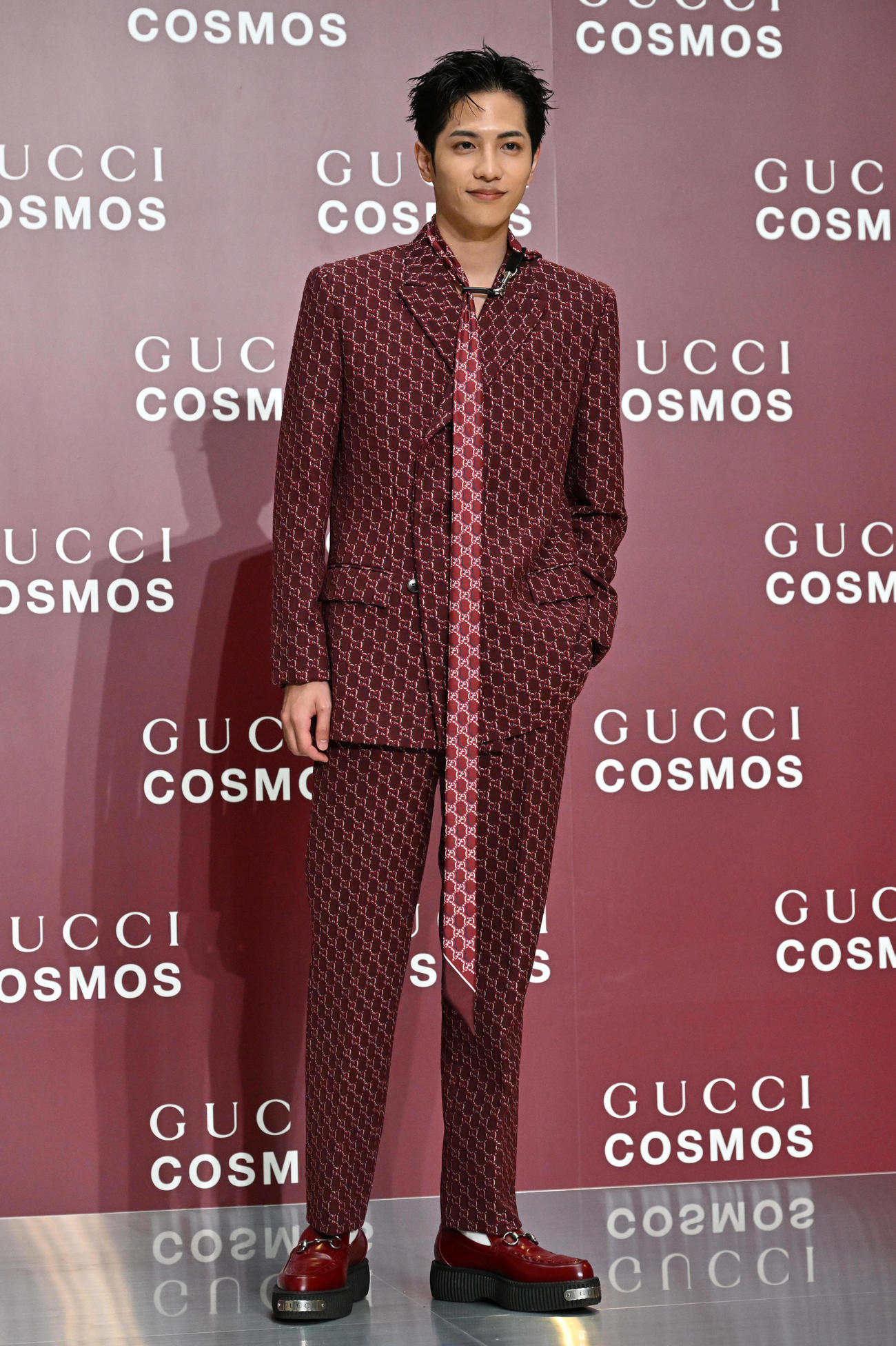 GUCCI COSMOSのフォトコールに登場した志尊淳（撮影・石井愛子）