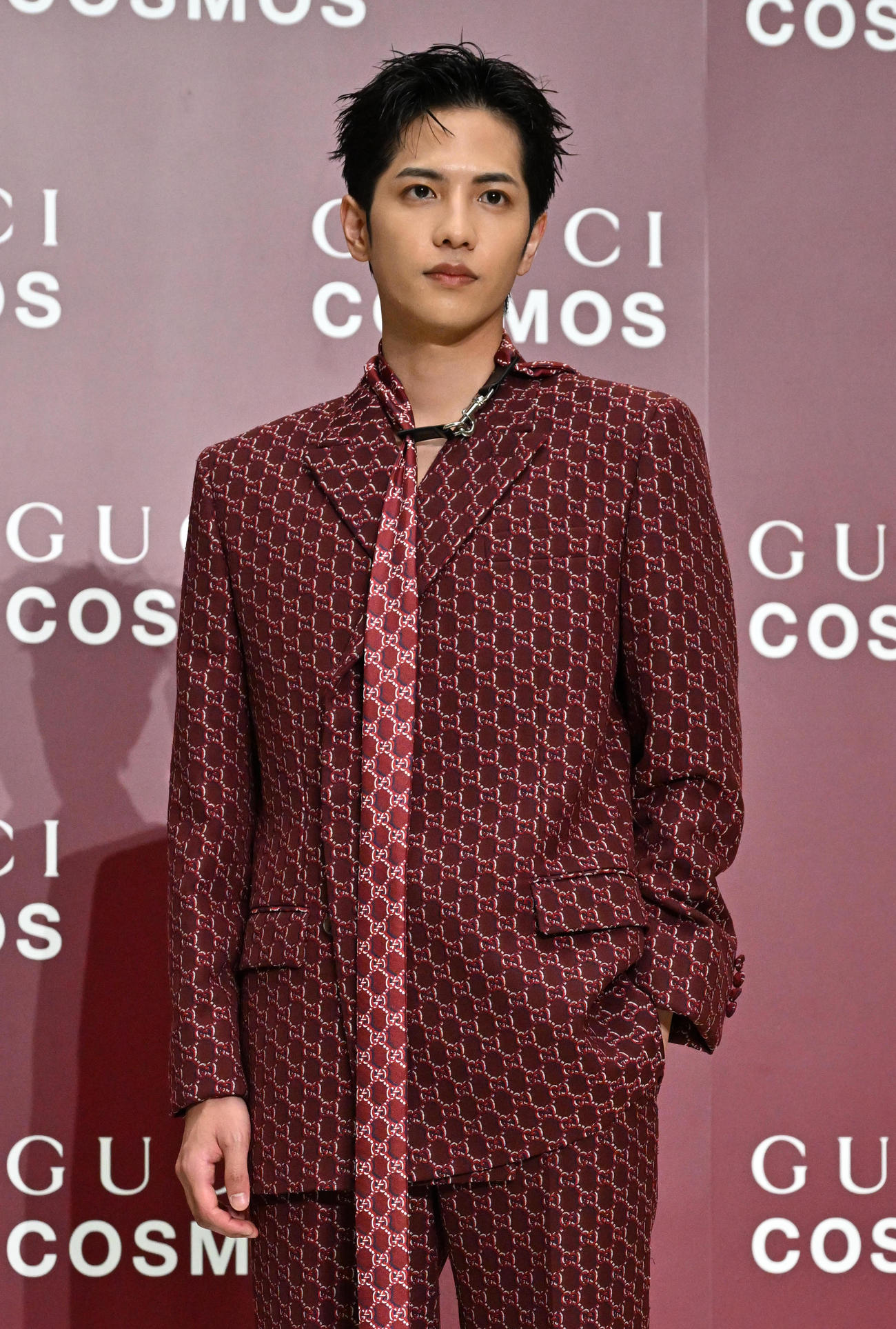 GUCCI COSMOSのフォトコールに登場した志尊淳（撮影・石井愛子）