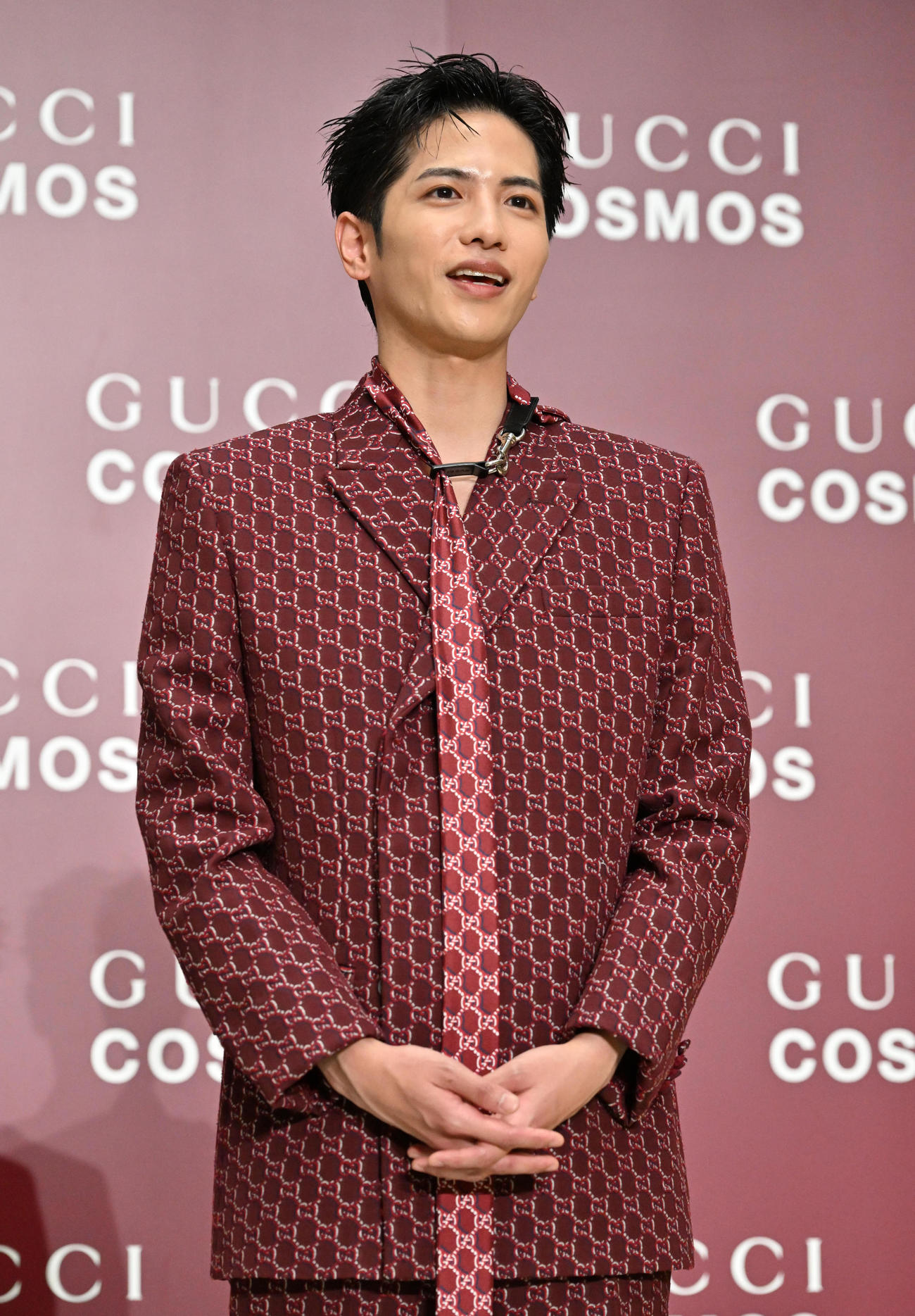 GUCCI COSMOSのフォトコールに登場した志尊淳（撮影・石井愛子）