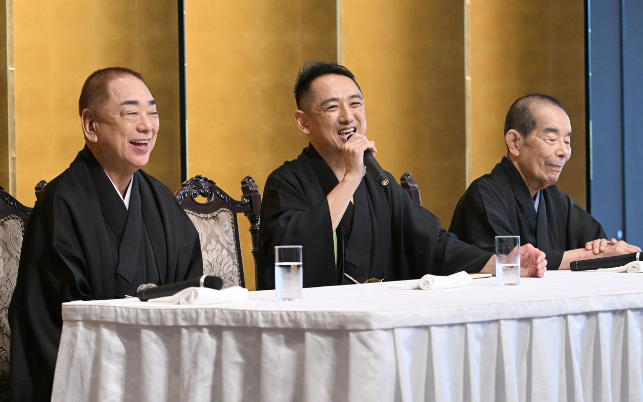 七代目三遊亭円楽襲名記者会見を行った、左から三遊亭好楽、三遊亭王楽、林家木久扇（撮影・千葉一成）