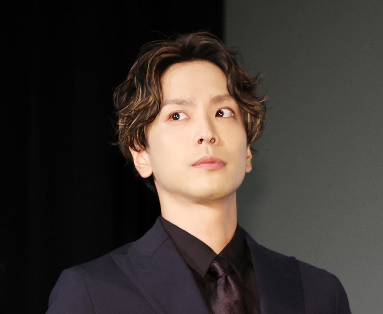 黒羽麻璃央（2022年8月撮影）