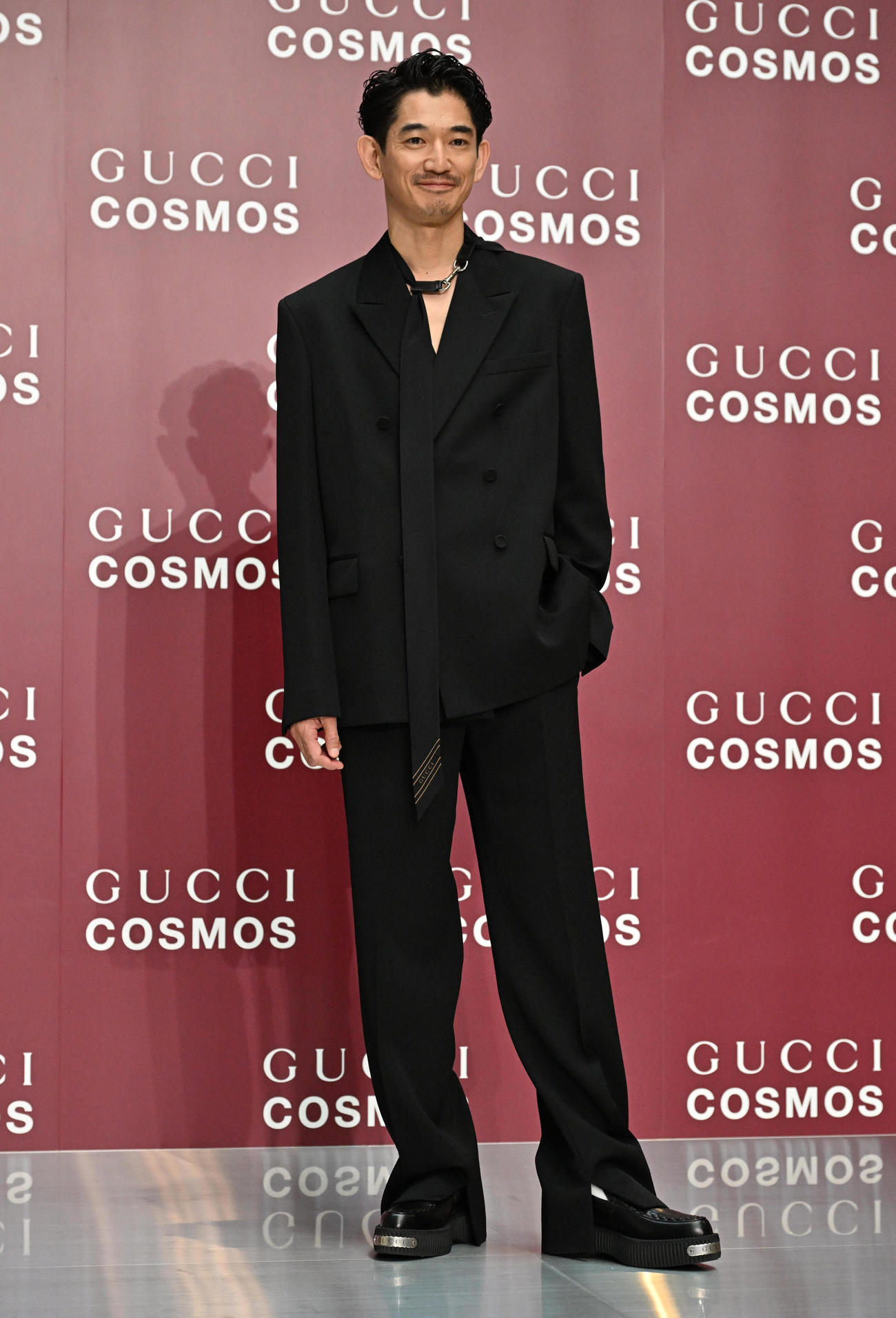 GUCCI COSMOSのフォトコールに登場した永山瑛太（撮影・石井愛子）