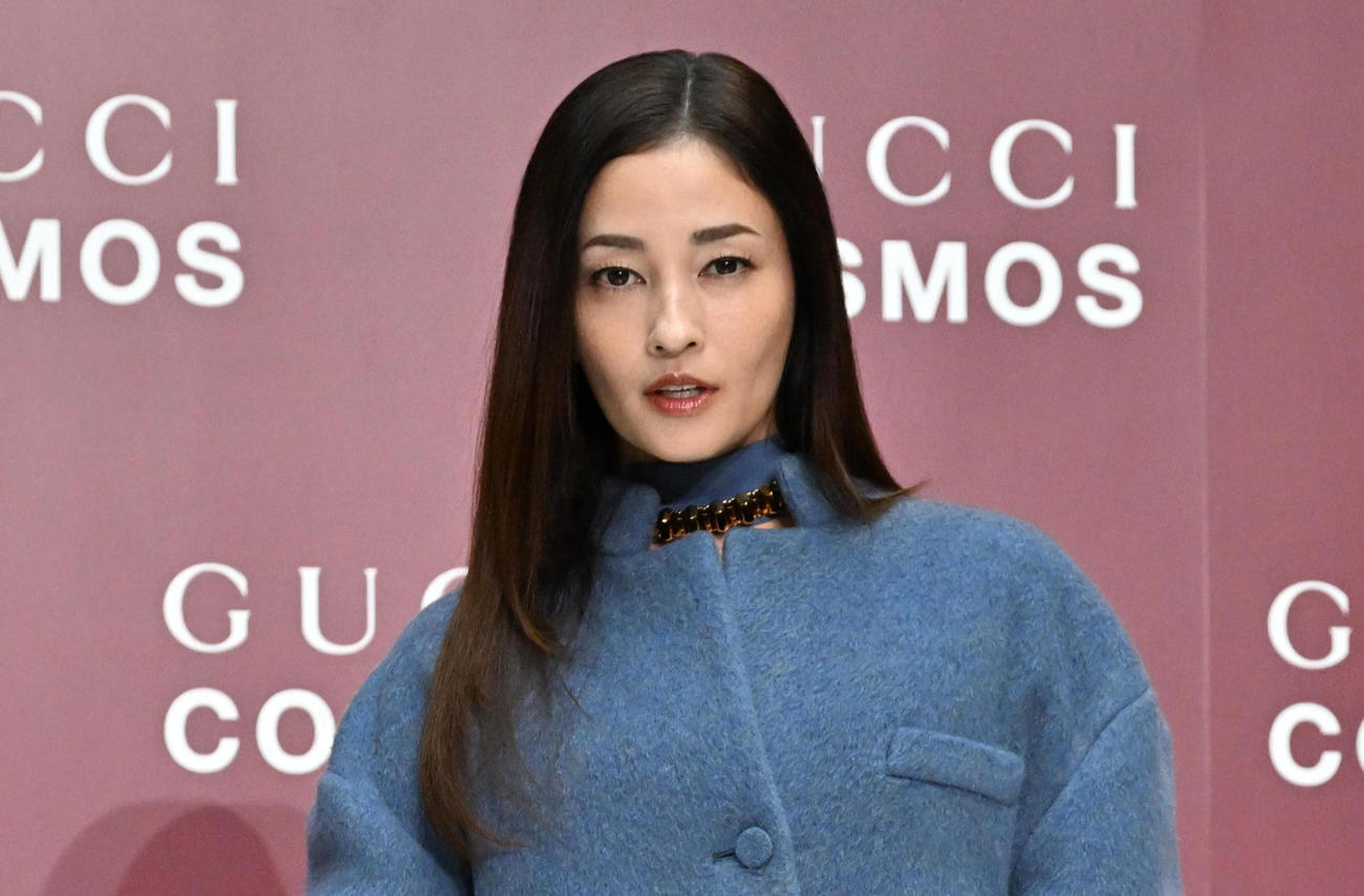 GUCCI COSMOSのフォトコールに登場した黒木メイサ（撮影・石井愛子）