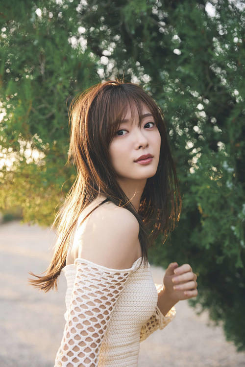 櫻坂46田村保乃、2nd写真集の裏表紙＆秋元康氏の帯コメント解禁「一番大人っぽい」１枚も
