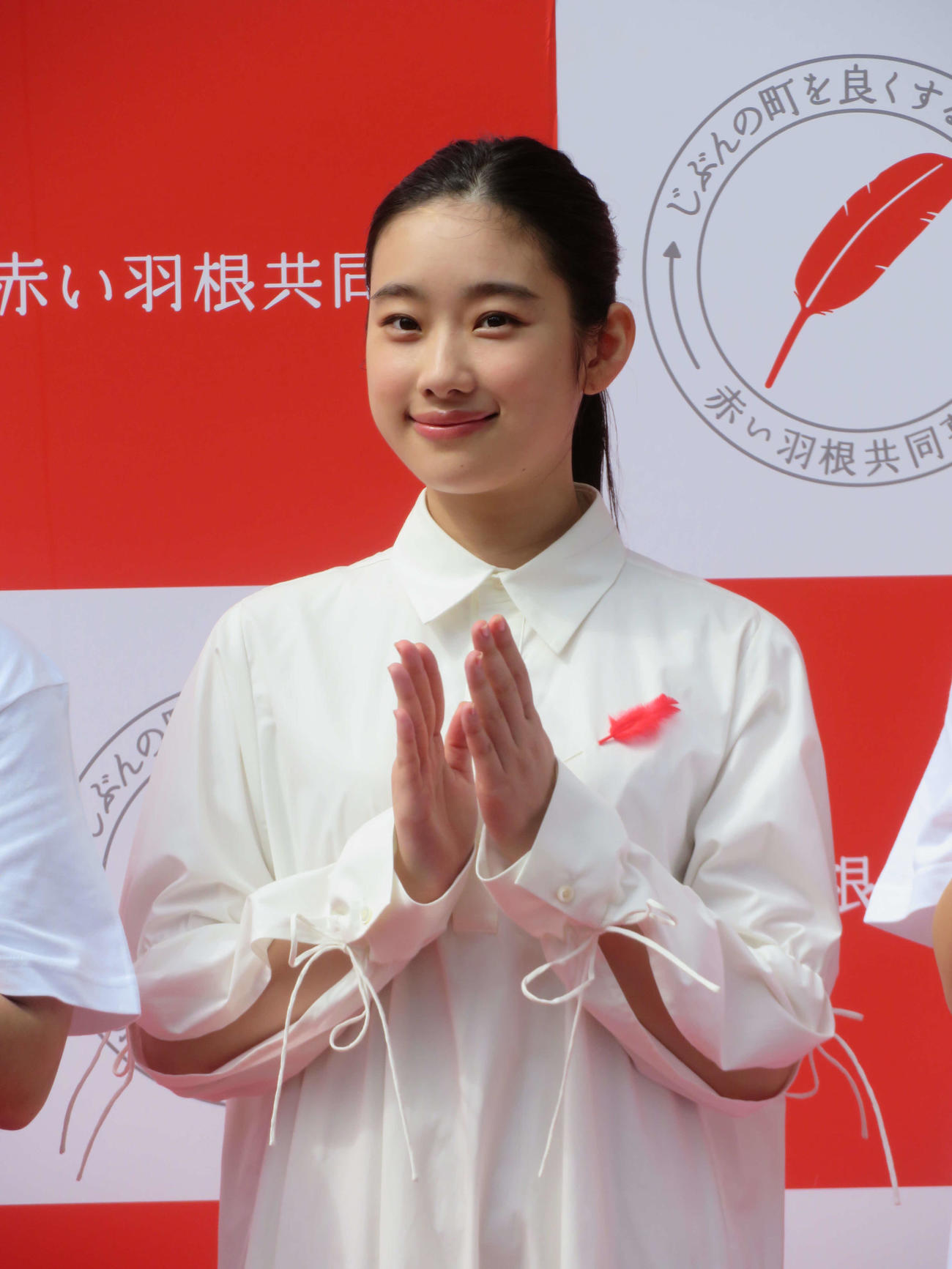 第78回「赤い羽根共同募金運動」キックオフイベントで募金を呼びかける倉沢杏菜（撮影・村上幸将）