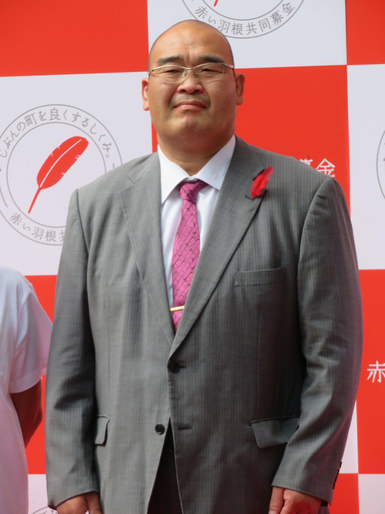 第78回「赤い羽根共同募金運動」キックオフイベントで緊張の面持ちを浮かべる東関親方（撮影・村上幸将）