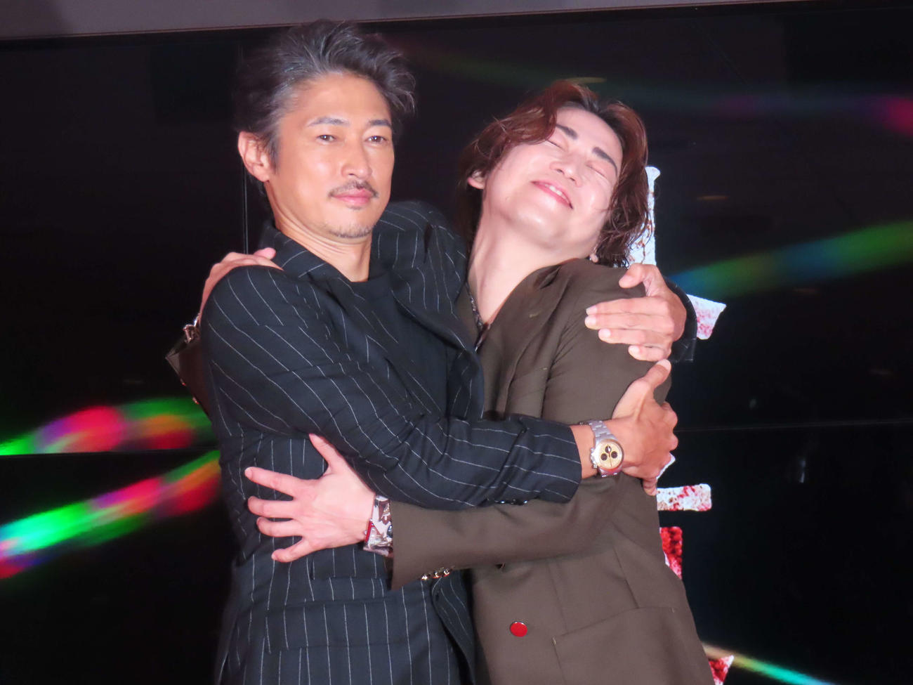 「DMM TVまつり」に登壇した窪塚洋介（左）とKAT－TUN亀梨和也