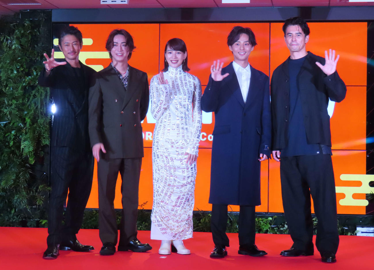 「DMM TVまつり」に登壇した、左から窪塚洋介、KAT－TUN亀梨和也、のん、Kis－My－Ft2藤ケ谷太輔、伊藤英明