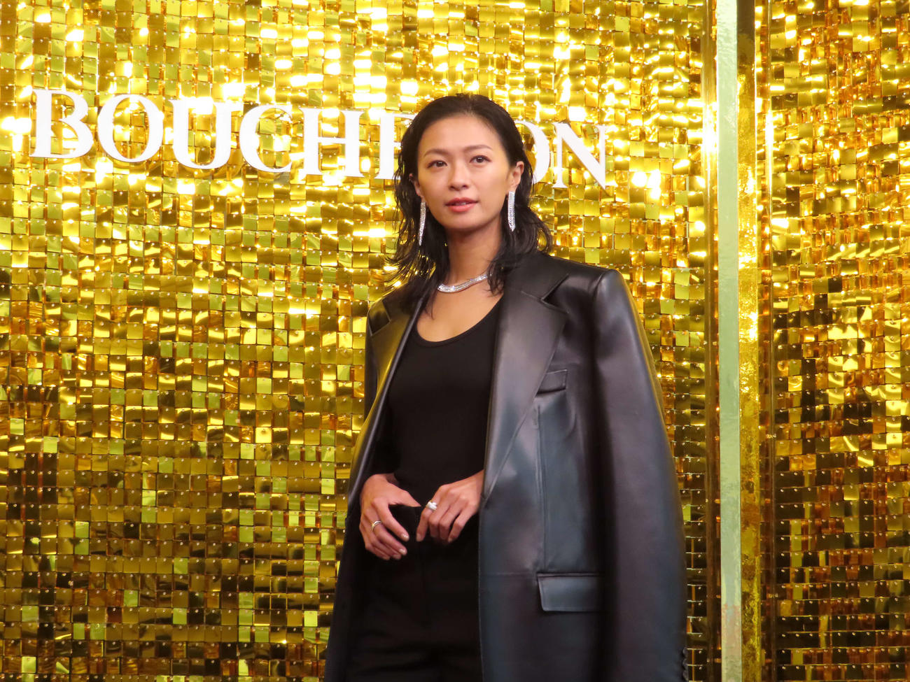 「BOUCHERON POP－UP　“QUATRE is 20”」オープン記念フォトコールに出席した栄倉奈々