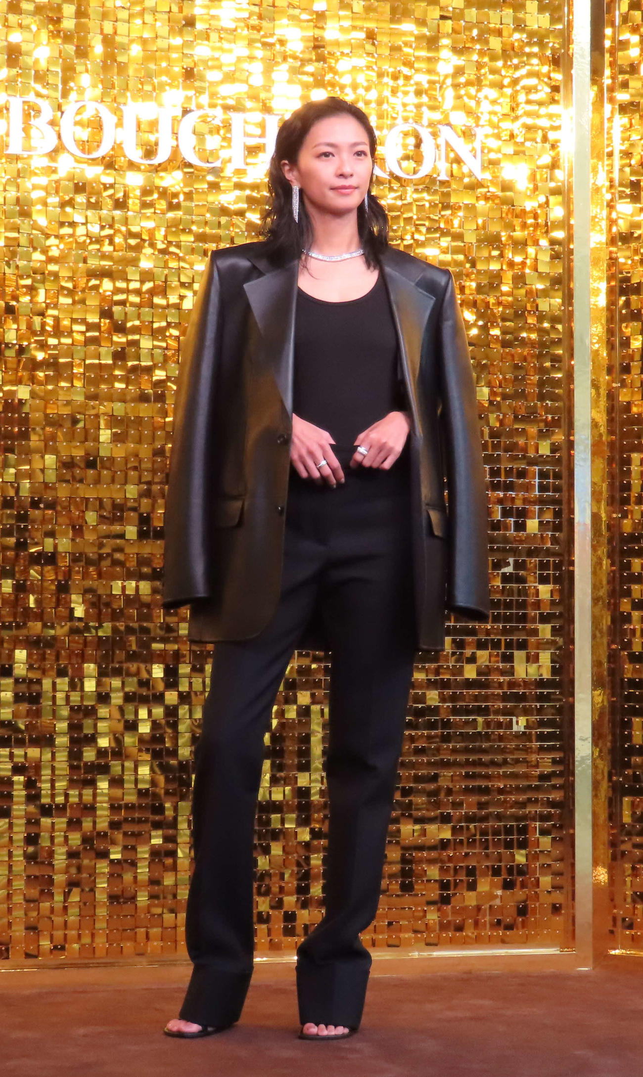 「BOUCHERON POP－UP　“QUATRE is 20”」オープン記念フォトコールに出席した栄倉奈々