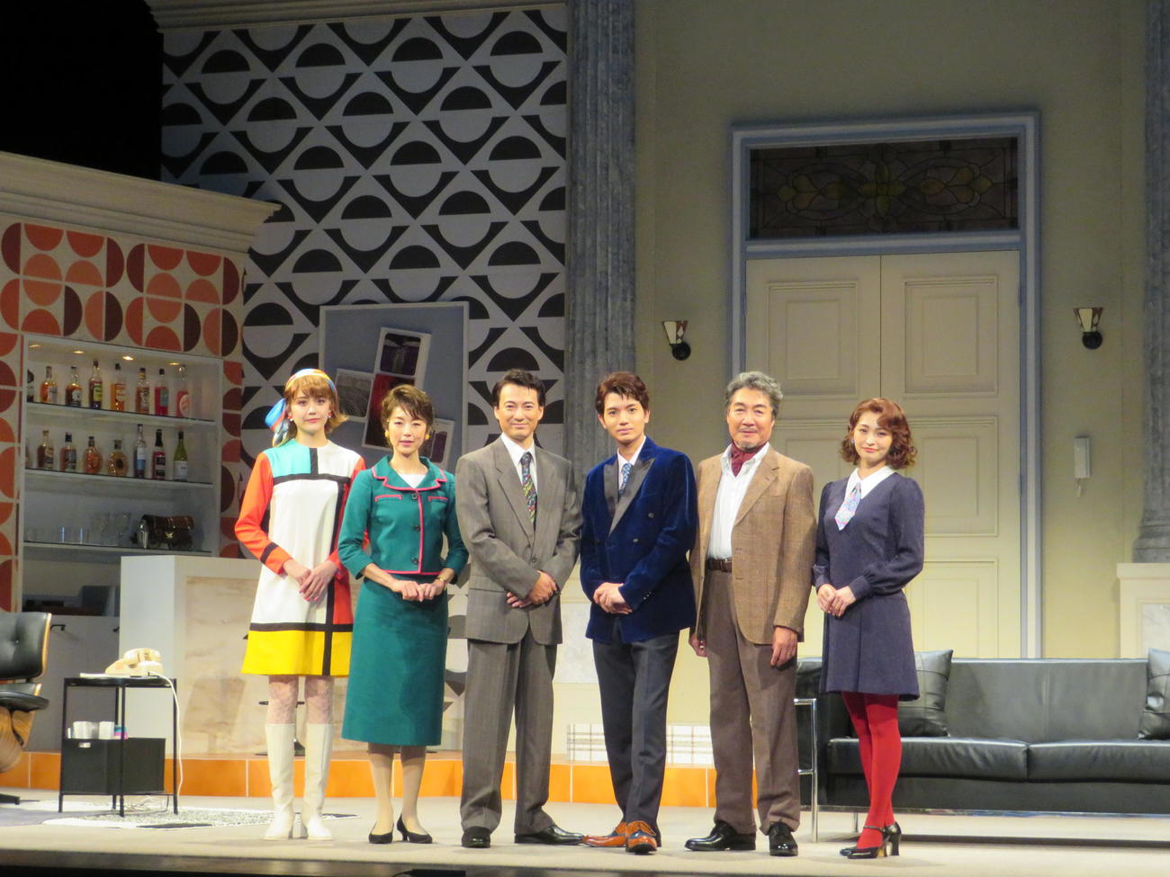 「Come Blow Your Horn～ボクの独立宣言～」初日前会見に登壇した、左から松井愛莉、高岡早紀、忍足修吾、SixTONES高地優吾、羽場裕一、岡本玲（撮影・村上幸将）