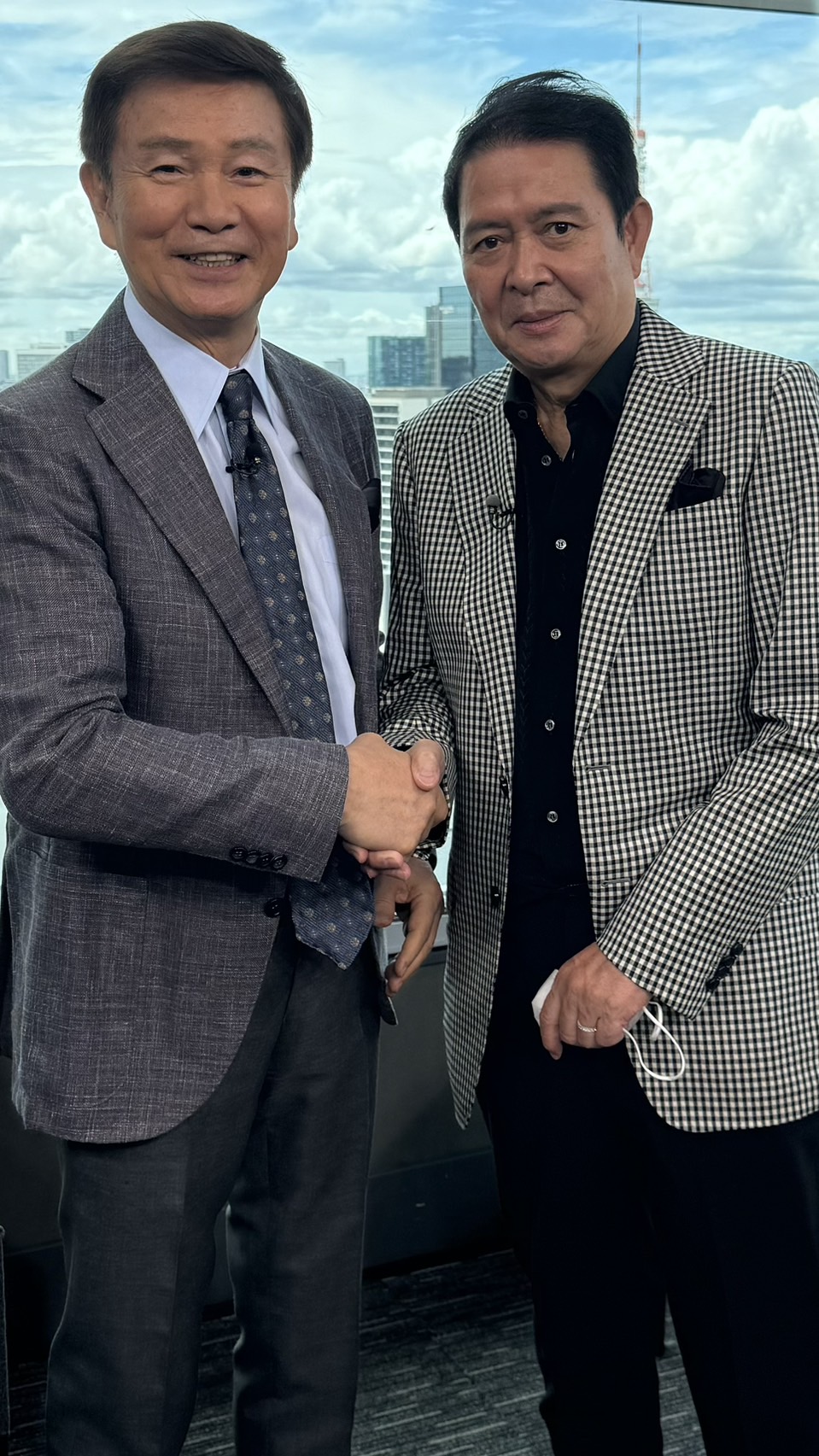 森田健作（左）と浜圭介氏